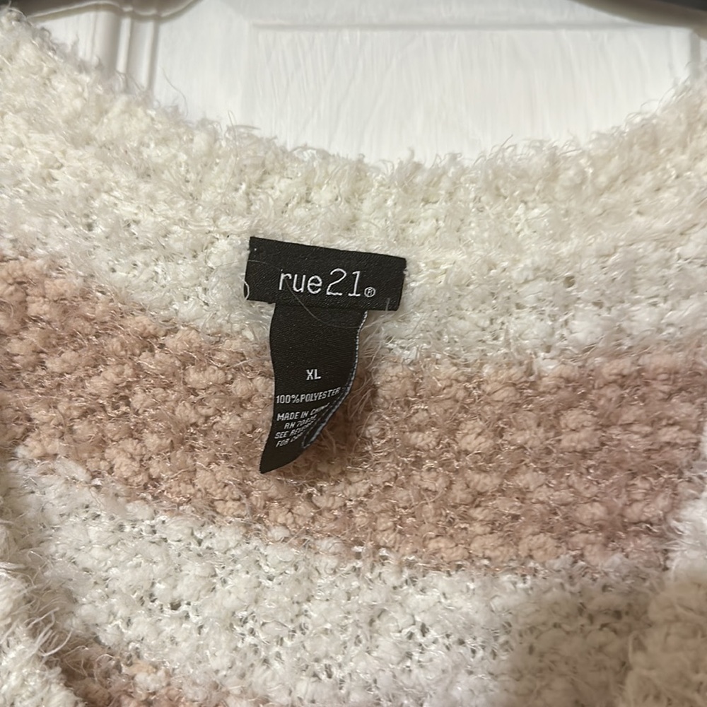 sweater - Picture 2 of 7